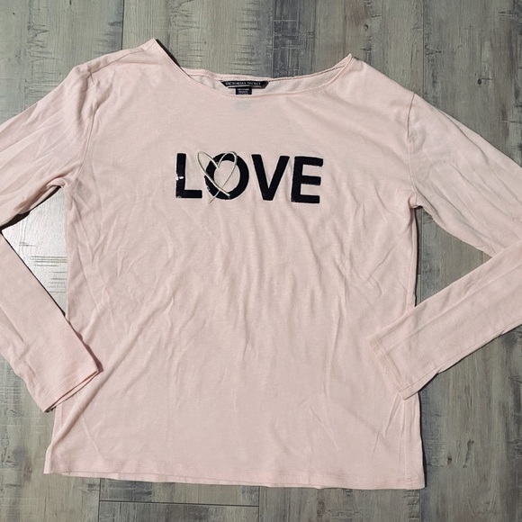 VICTORIA’S SECRET LONG SLEEVE TEE-SHIRT 💕 - Picture 1 of 4